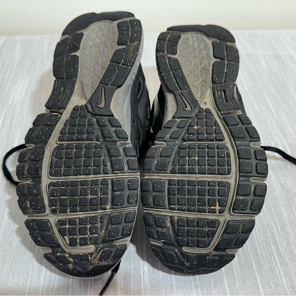 Nike Revolution 2 Sneakers, Youth size 5 - Picture 4 of 6